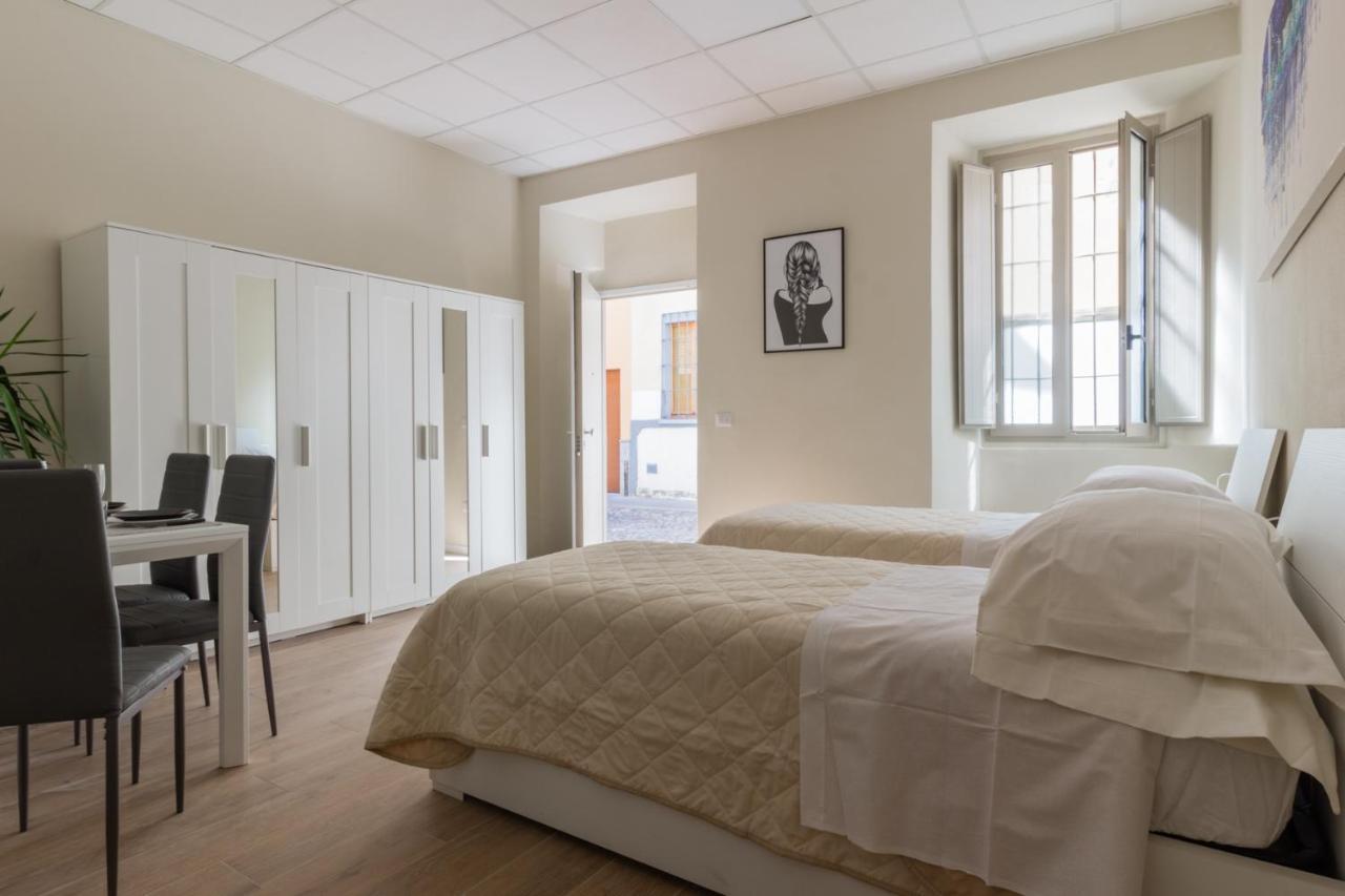 Center Rooms Piacenza Bagian luar foto