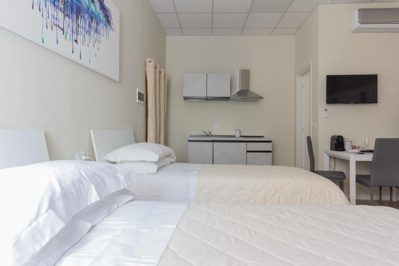 Center Rooms Piacenza Bagian luar foto