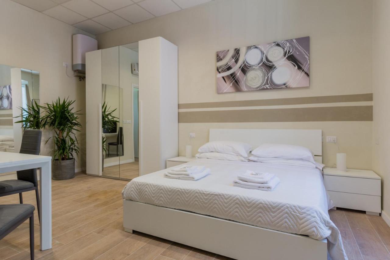 Center Rooms Piacenza Bagian luar foto