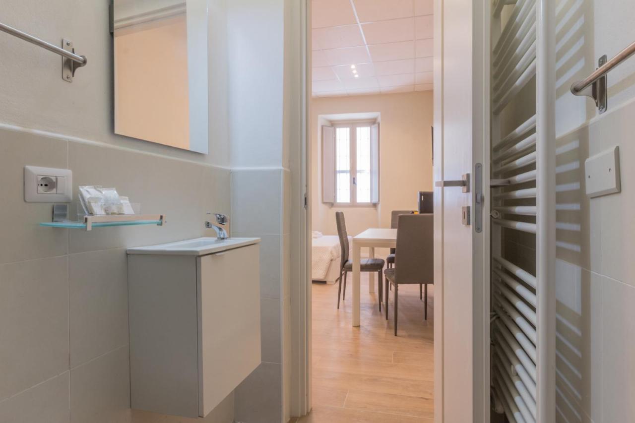 Center Rooms Piacenza Bagian luar foto