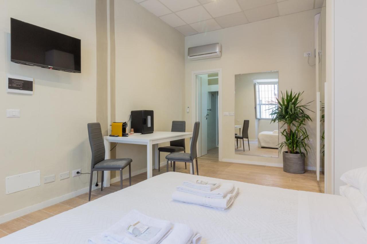 Center Rooms Piacenza Bagian luar foto