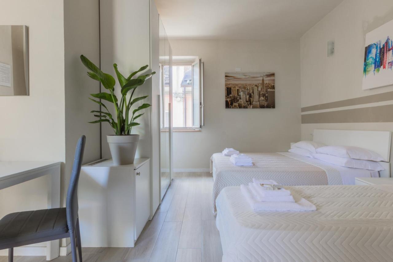 Center Rooms Piacenza Bagian luar foto