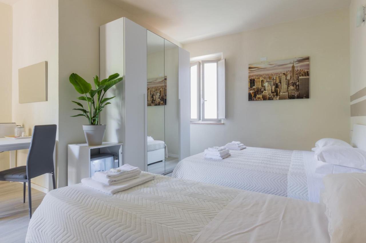 Center Rooms Piacenza Bagian luar foto