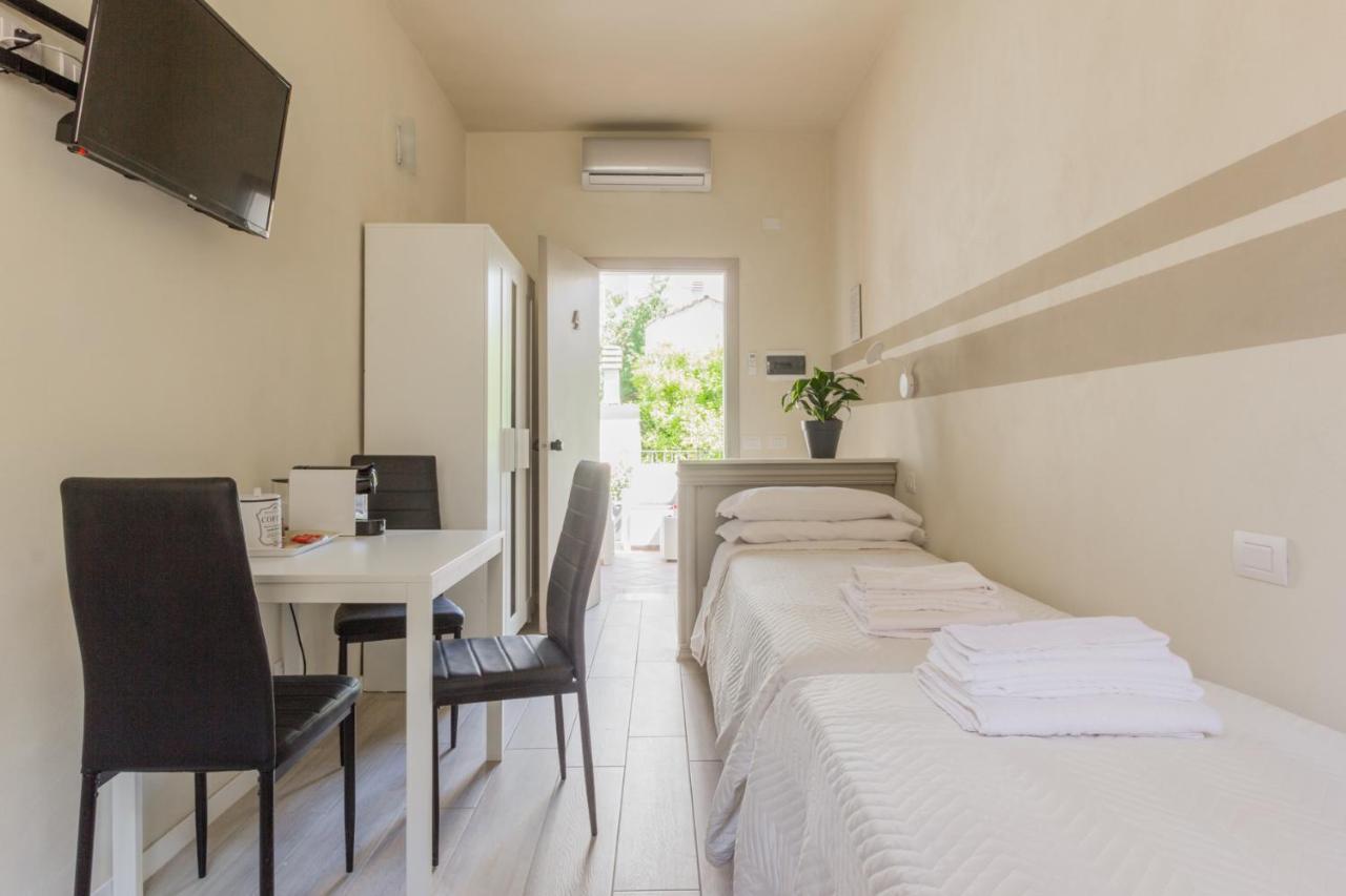 Center Rooms Piacenza Bagian luar foto