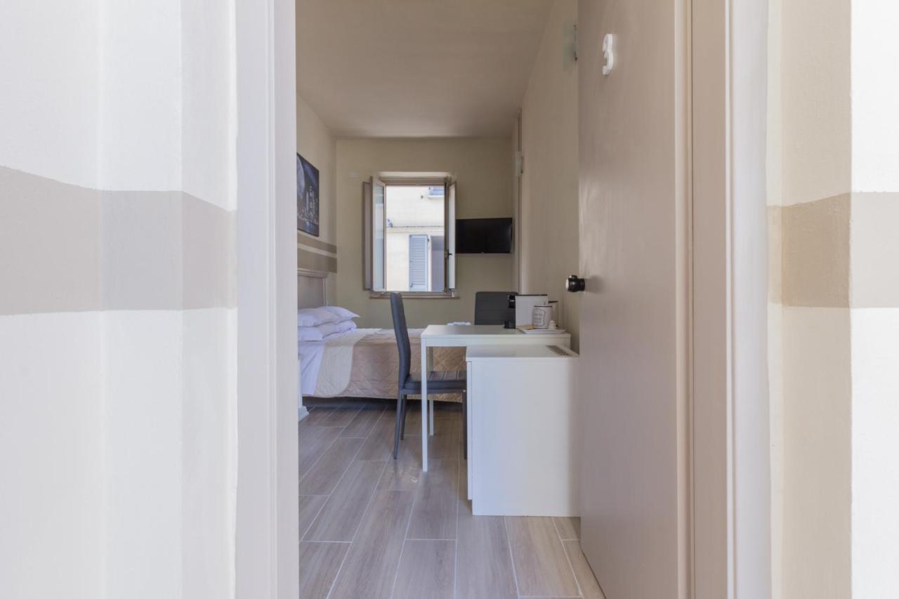 Center Rooms Piacenza Bagian luar foto