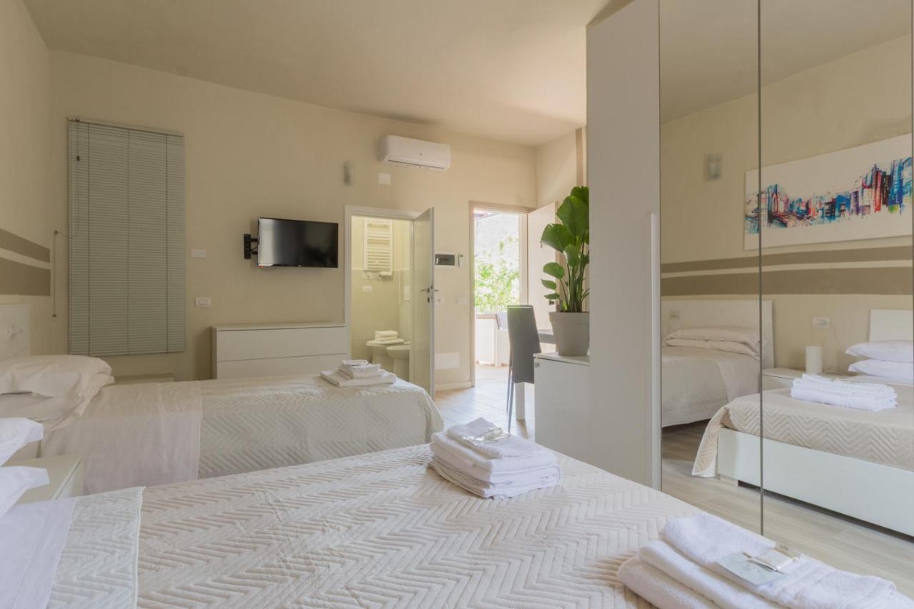 Center Rooms Piacenza Bagian luar foto