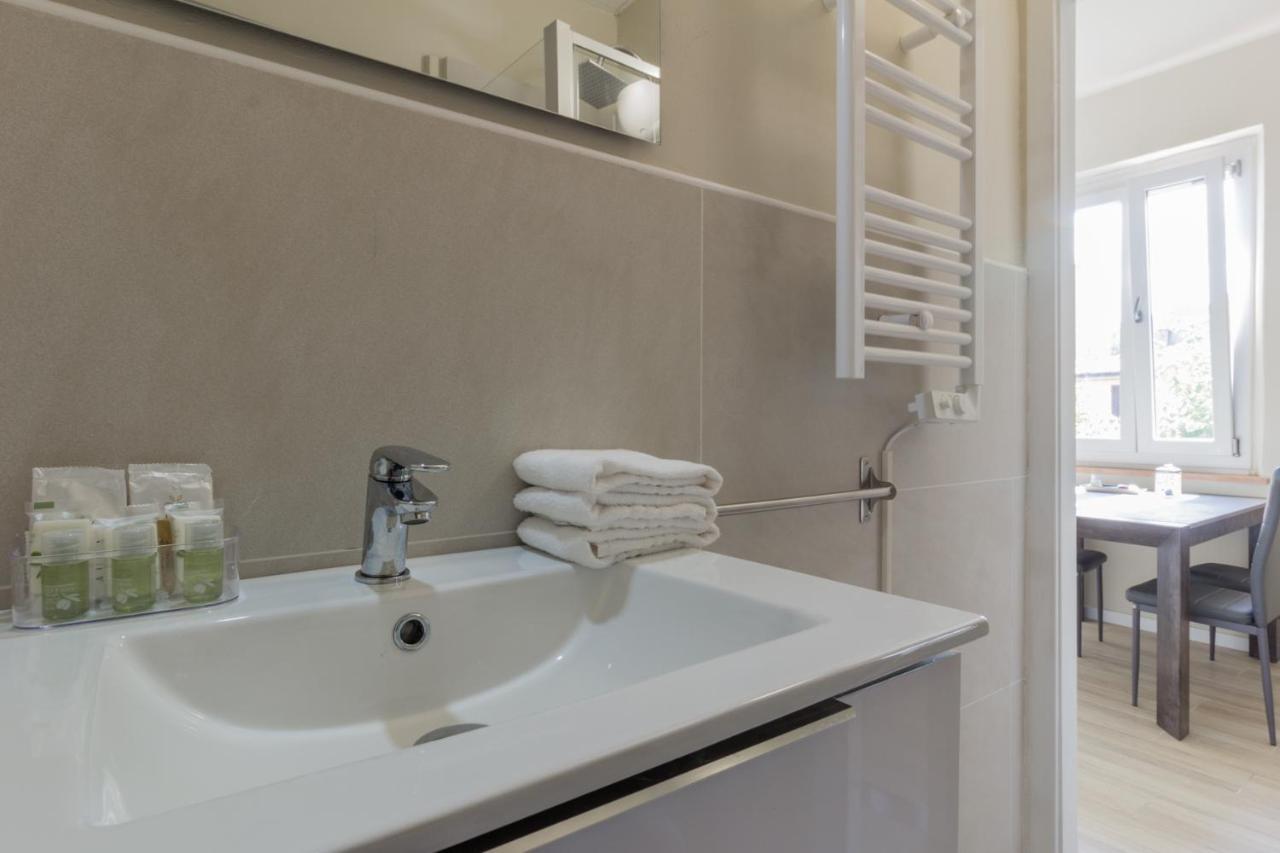 Center Rooms Piacenza Bagian luar foto