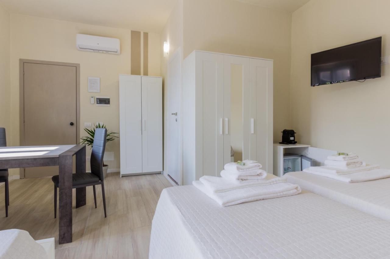 Center Rooms Piacenza Bagian luar foto