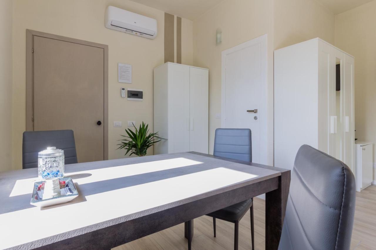 Center Rooms Piacenza Bagian luar foto